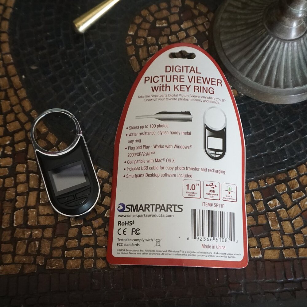 Digital Picture Viewer with Key Ring by Smartparts